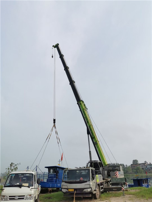 新龙县桥梁建设吊装案例